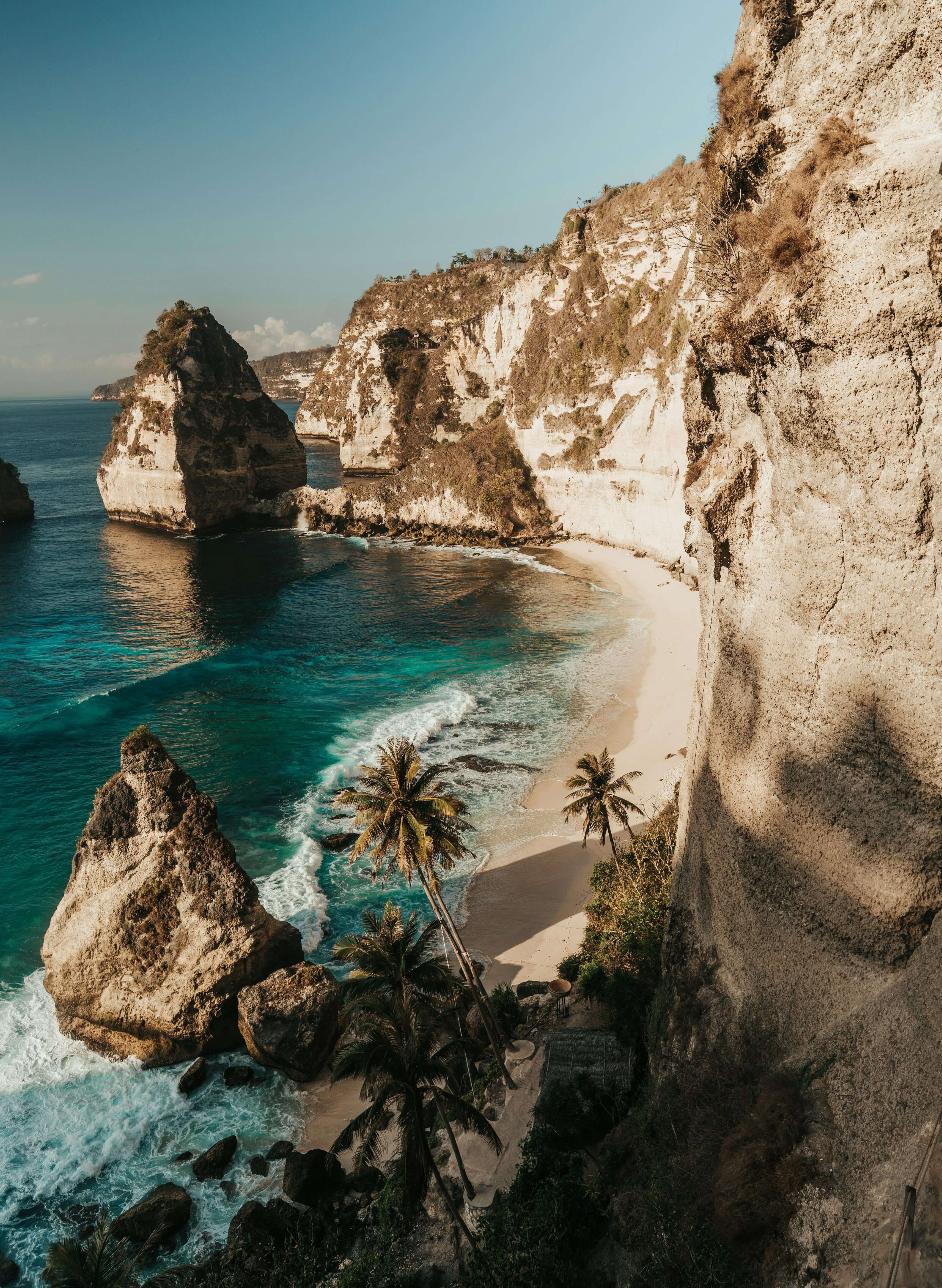 Ocean waves crashing on the seaside shore